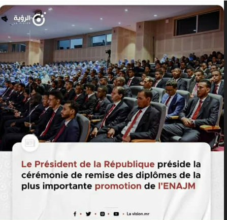 Une image contenant texte, foule, auditorium
Description générée automatiquement