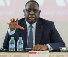 Macky aux étudiants : « On doit rivaliser non dans la violence physique…»