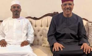 Putsch au Niger : première apparition de Bazoum, aux côtés de Mahamat Deby