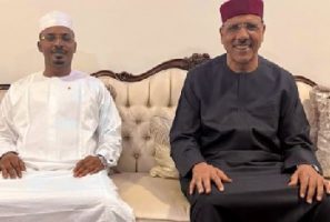 Putsch au Niger : première apparition de Bazoum, aux côtés de Mahamat Deby