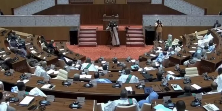 Les députés de l&rsquo;opposition se retirent pour protester contre la suspension d&rsquo;Ould Cheikh Mohamed Fadel