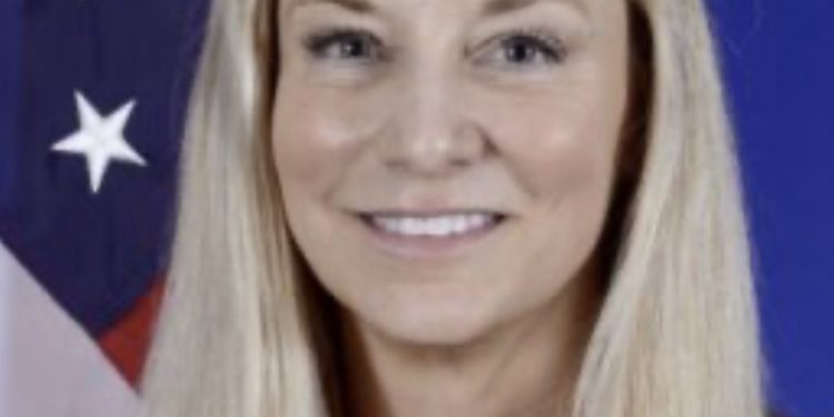 L’ambassadrice américaine met en garde contre les dangers de l’immigration clandestine aux États-Unis