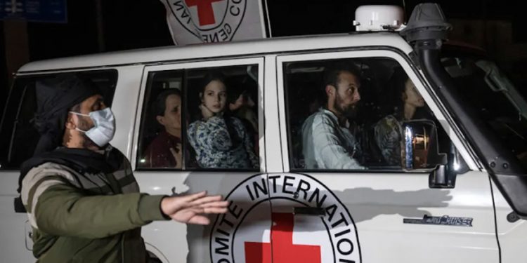 Guerre Hamas-Israël : les États-Unis envoient de l’aide à Gaza par avion militaire