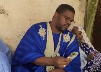 Le député Khaly Diallo a versé la moitié de son salaire aux veuves et orphelins