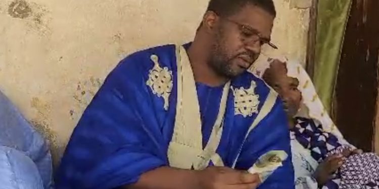 Le député Khaly Diallo a versé la moitié de son salaire aux veuves et orphelins