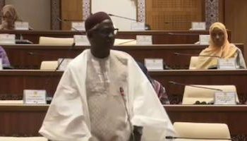 Des députés mauritaniens refusent de se lever pour la prière des soldats tués le 28 novembre 1990