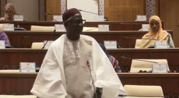 Des députés mauritaniens refusent de se lever pour la prière des soldats tués le 28 novembre 1990