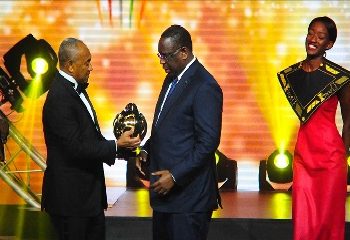 Foot : la CAF décerne un prix d’excellence à Macky Sall