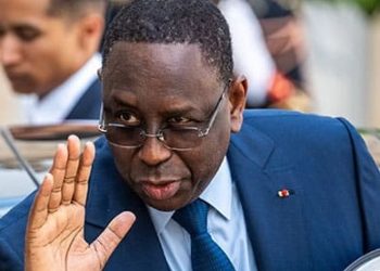 Interdiction de voyager et le gel des avoirs de Macky demandés
