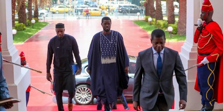 URGENT : Ousmane Sonko et Bassirou Diomaye Faye chez Macky Sall … Photos