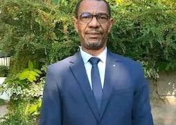 Le président de la République, le premier Ministre,et le président de l'Assemblée nationale. Charte :
