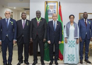 Des hauts fonctionnaires de l&rsquo;Union Africaine décorés par son Président en exercice sortant Ould Ghazouani