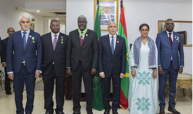 Des hauts fonctionnaires de l&rsquo;Union Africaine décorés par son Président en exercice sortant Ould Ghazouani