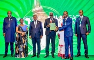 Le diplomate mauritanien Mr. Nouhou Thiam récompensé pour bons et loyaux services à l&rsquo;UA… Témoignage 