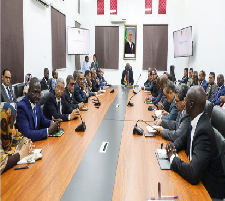 Le ministre des Finances tient une réunion avec les Secrétaires Généraux des différents ministères