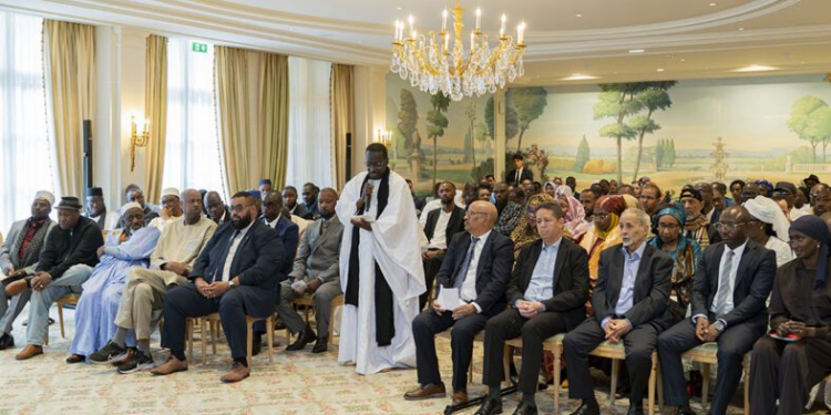 Le Président Ghazouani rencontre les membres de la communauté mauritanienne en France