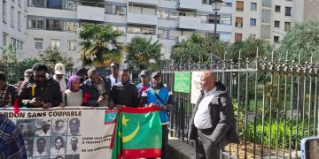 Marche devant l’ambassade de Mauritanie à Paris