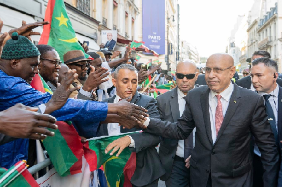 Le président Ghazouani chaleureusement accueilli à Paris par la diaspora