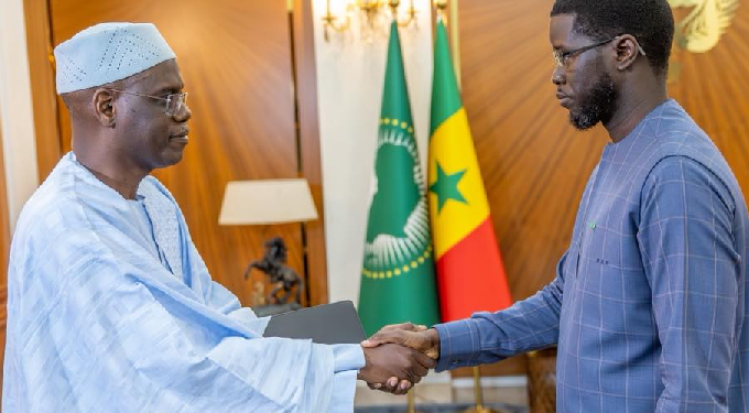 Bassirou Diomaye Faye, félicite son nouveau premier ministre Al Aminou Lô
